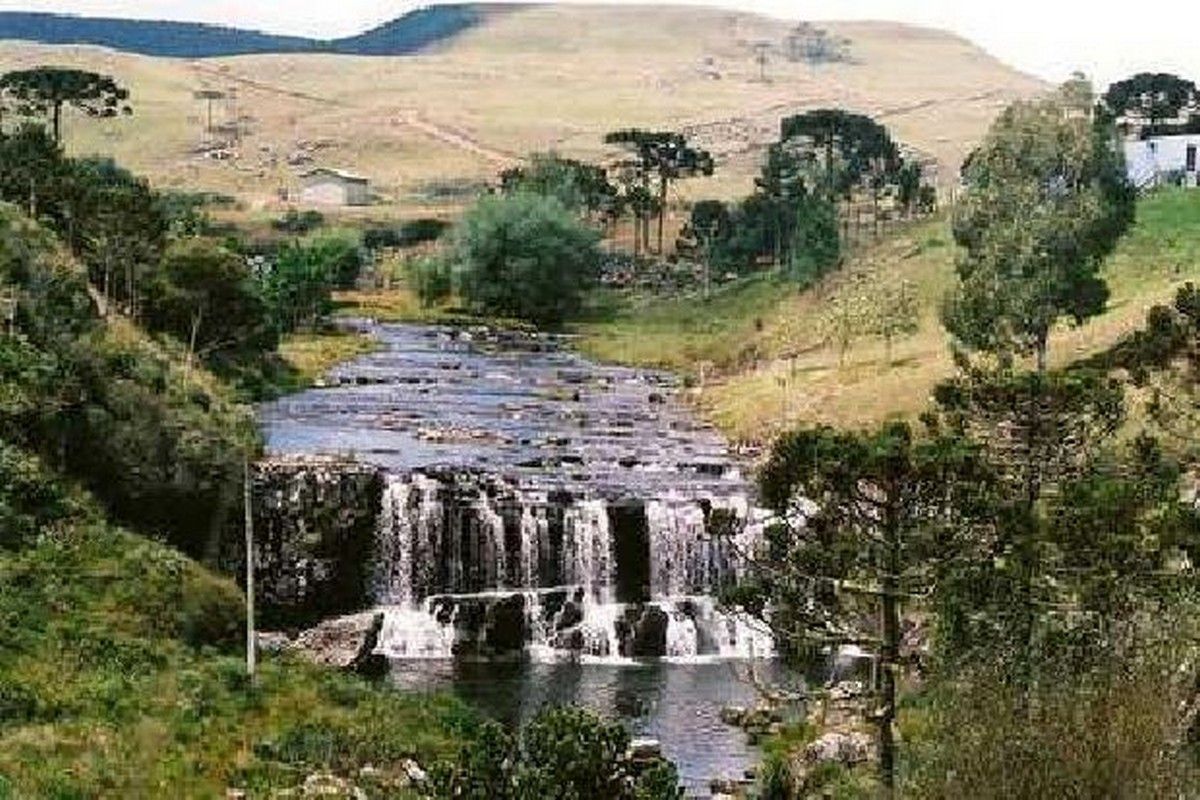 Bom Jardim: voo livre, cavernas e turismo rural na serra