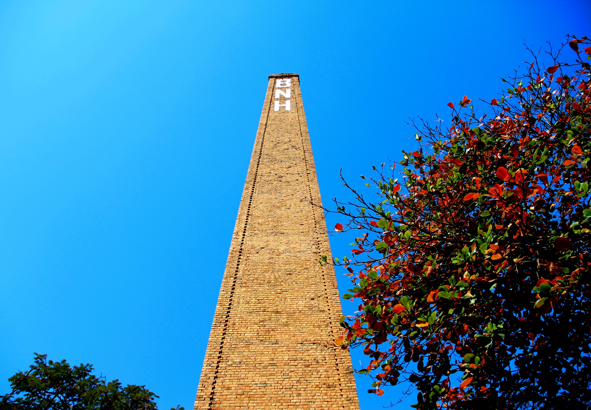 Mesquita: mirante da igreja e o Parque do Vulcão
