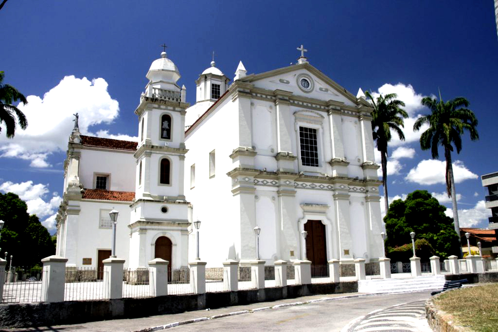 São Fidélis: a Basílica tropical e as cachoeiras do Desengano