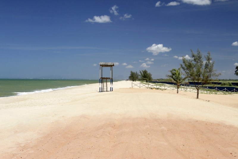 Carapebus: 12 km de praia e a restinga de Jurubatiba