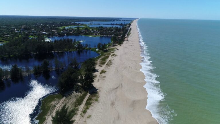 Quissamã: Lagoa Feia, quilombo da Machadinha e restinga