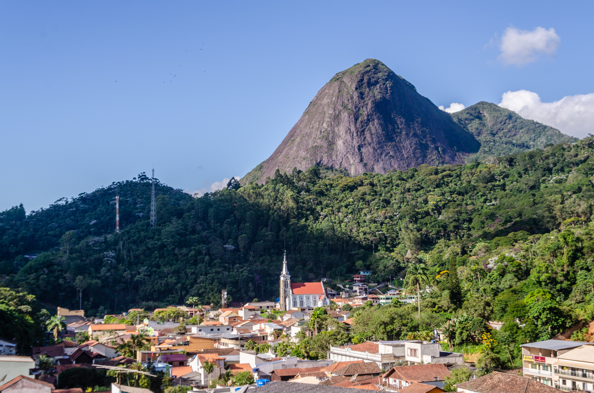 Santa Maria Madalena: Parque do Desengano e a terra de Dercy