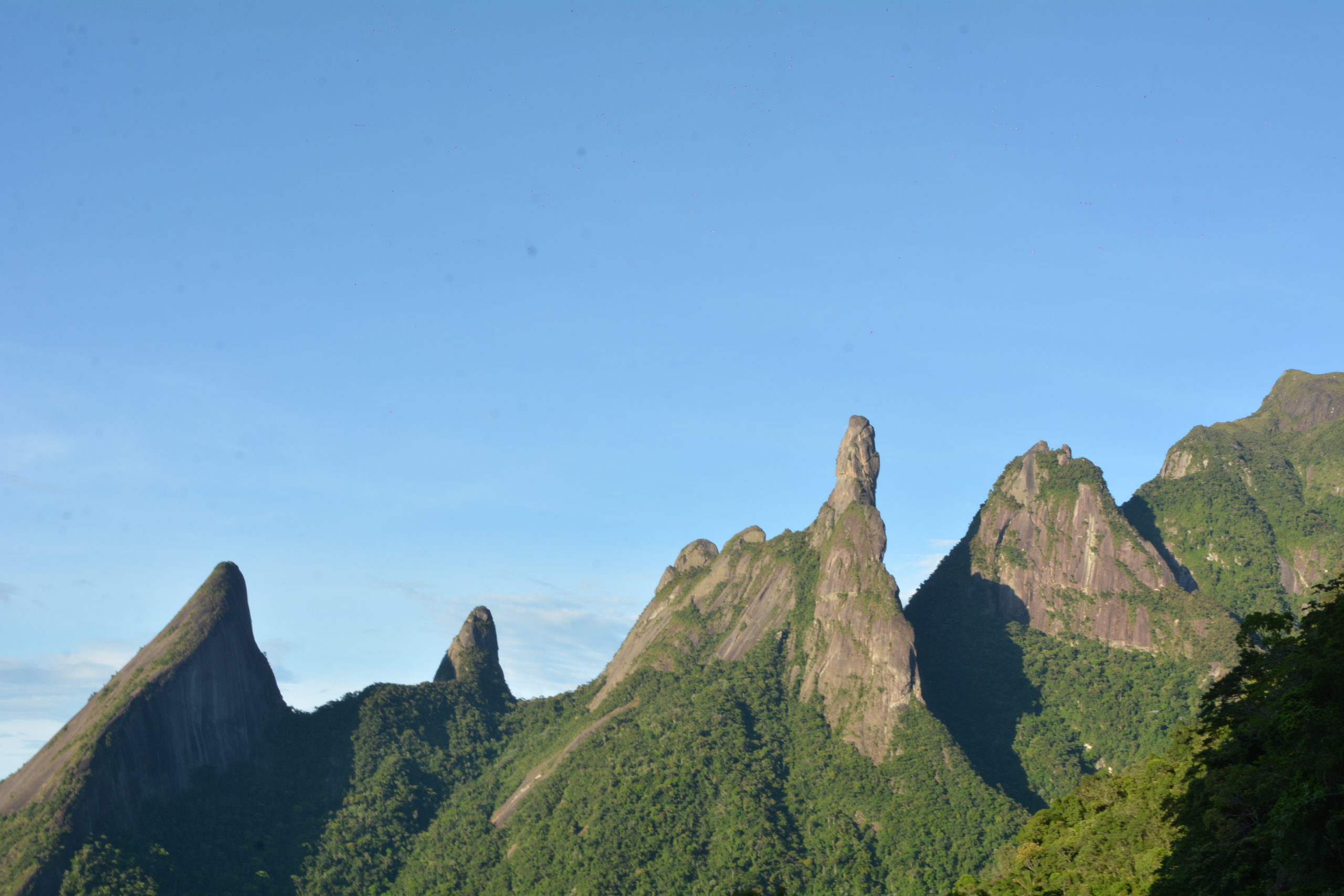 Guapimirim: Dedo de Deus e 130 km de trilhas na Serra dos Órgãos