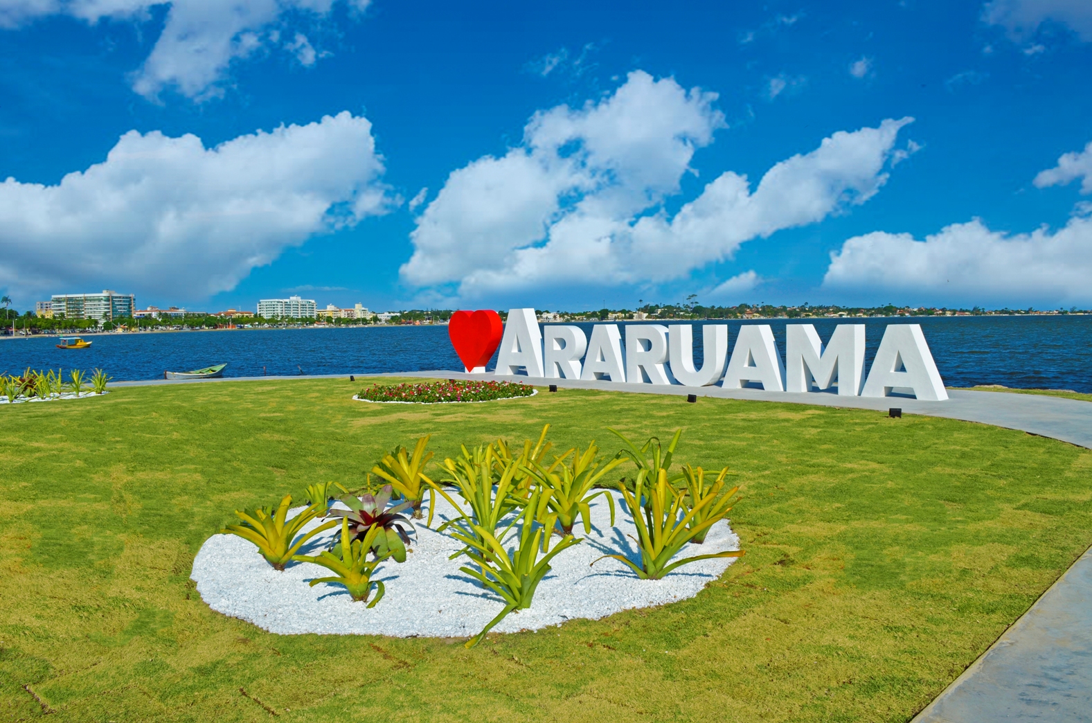 Araruama: o que ver entre lagoas e praias da Região dos Lagos