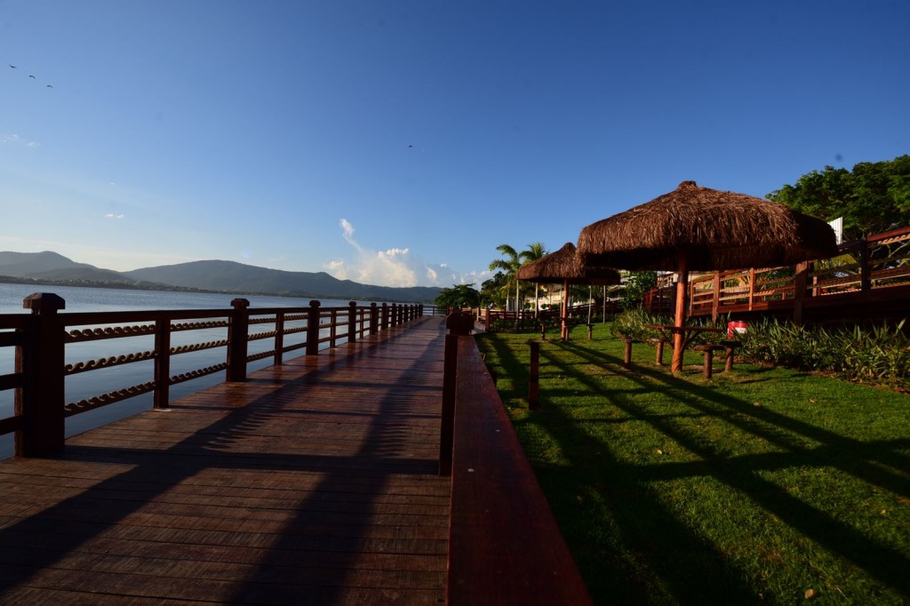 Deck Pôr-do-sol: passeio à beira d’água em Araçatiba