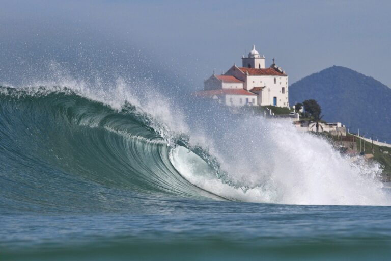 Saquarema: surf, trilhas e história na Capital do Surf