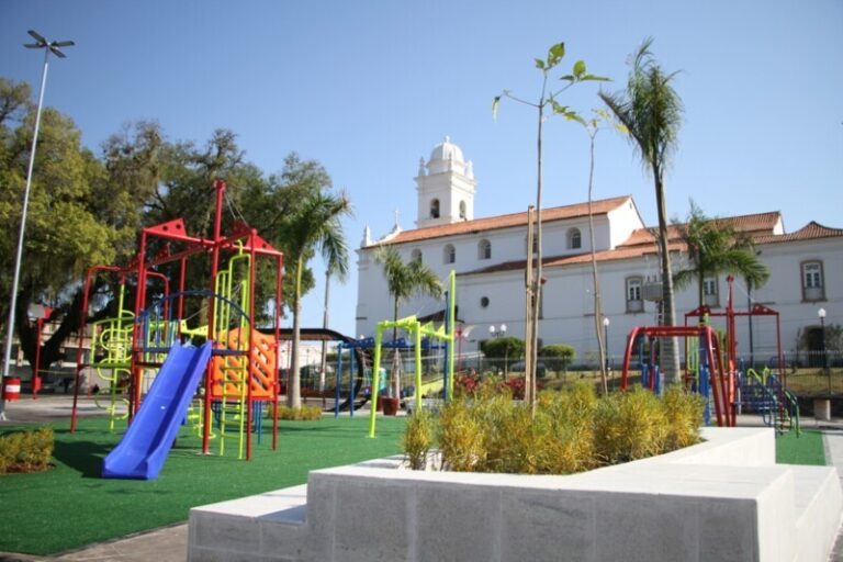 Praça Orlando de Barros Pimentel: o que conhecer em Centro