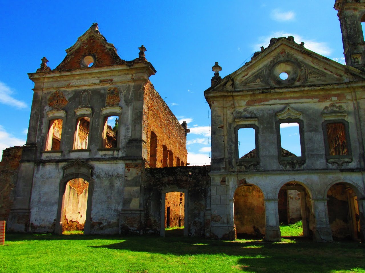 Itaboraí: o palacete da Família Real e o Parque Paleontológico