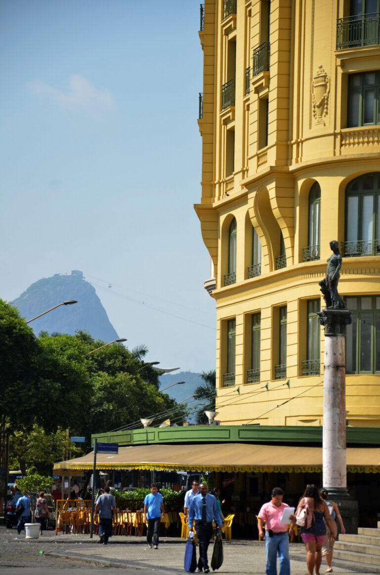 Amarelinho da Cinelândia: chope e história no Centro do Rio